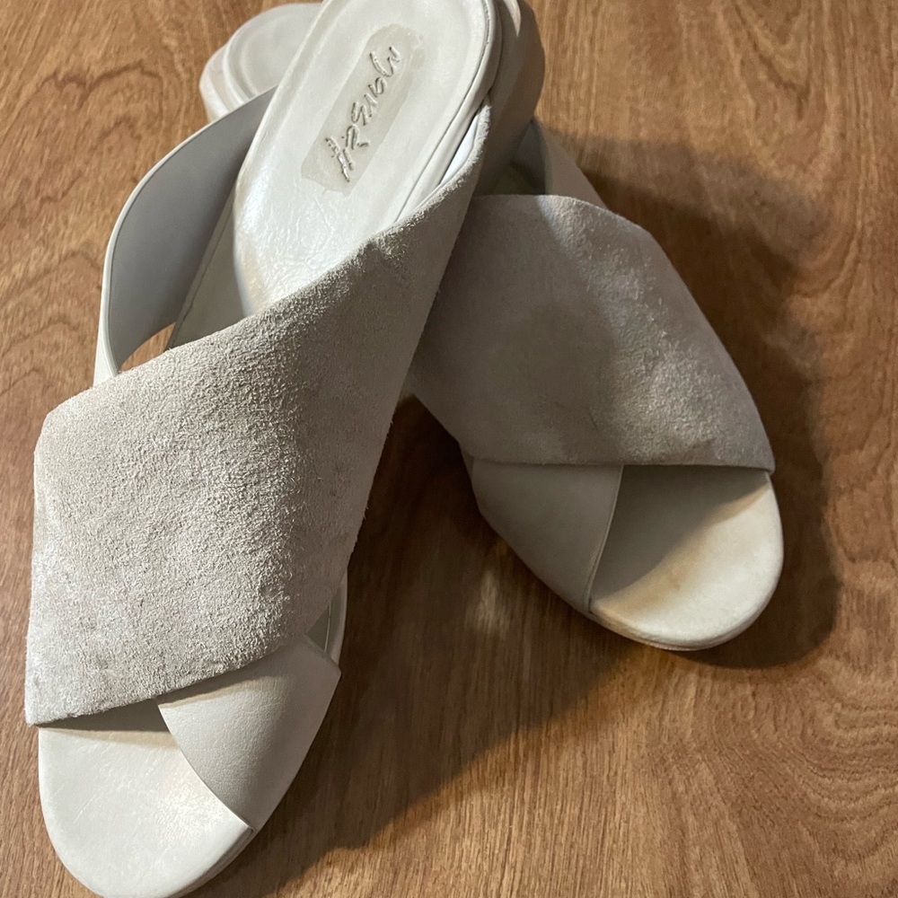 Marsell Women's Beige Clogs